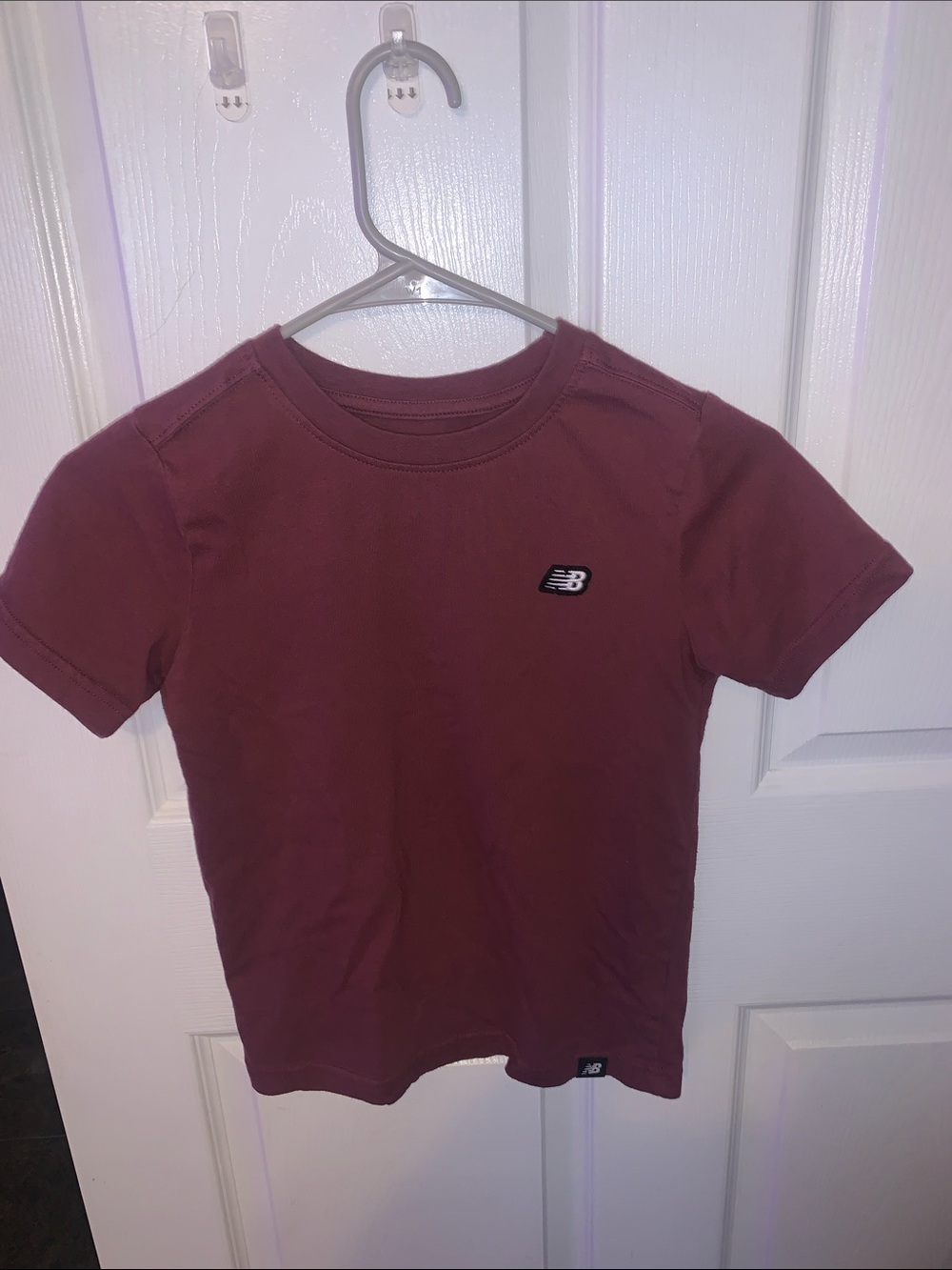 New Balance Kids Short Sleeve Tee in Maroon Red size 8